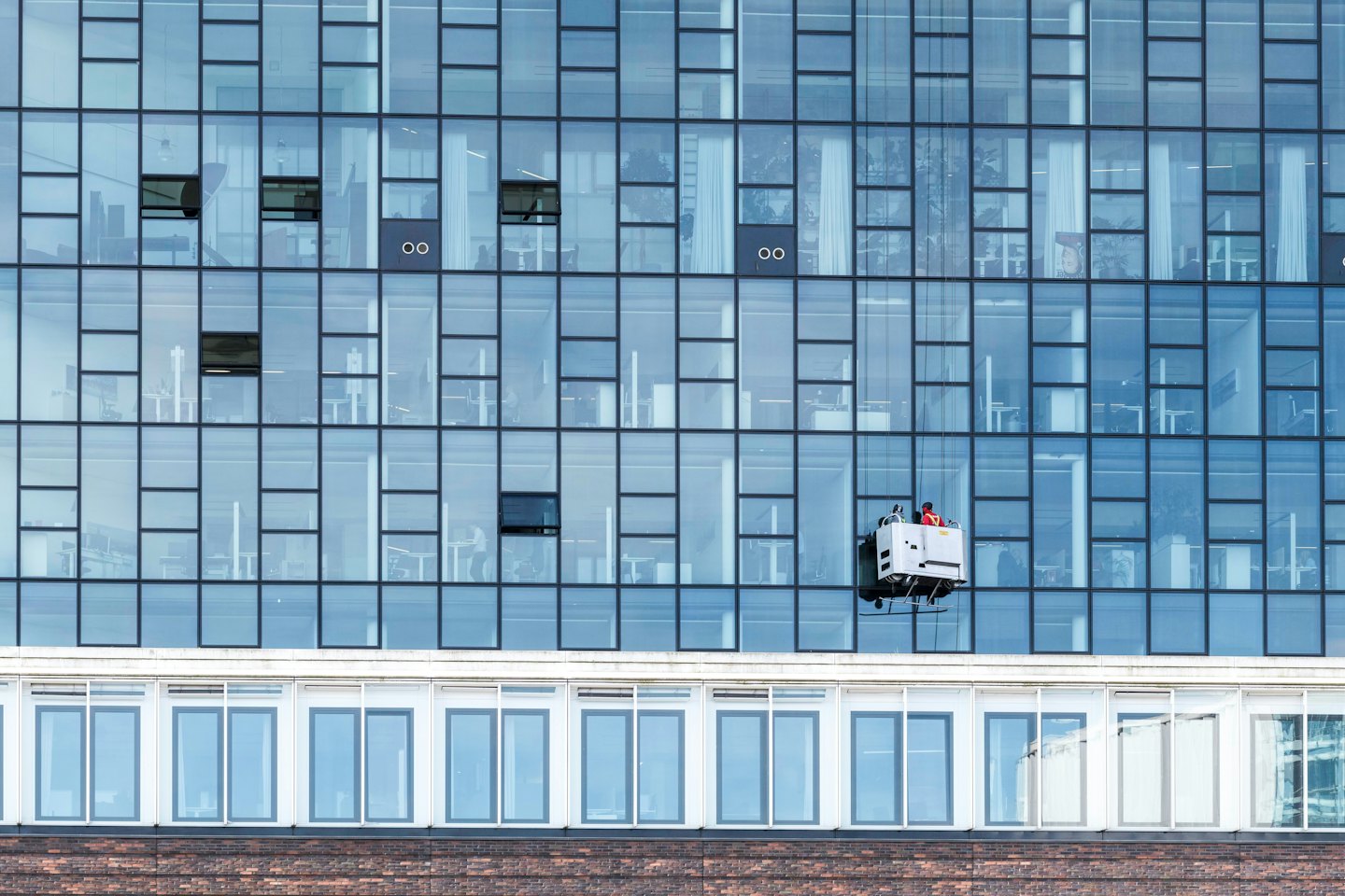 Glasflächen an einem Bürogebäude